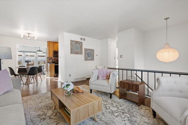 711 E Harvard STREET, Oconomowoc, WI 53066