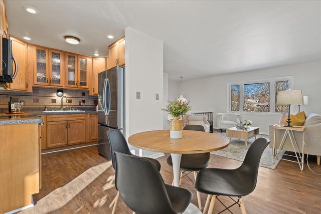 711 E Harvard STREET, Oconomowoc, WI 53066