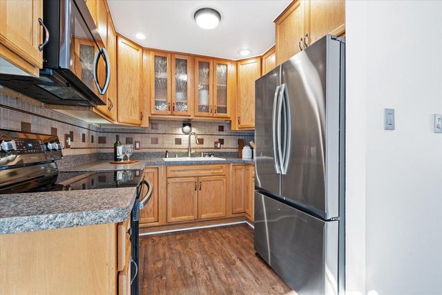 711 E Harvard STREET, Oconomowoc, WI 53066