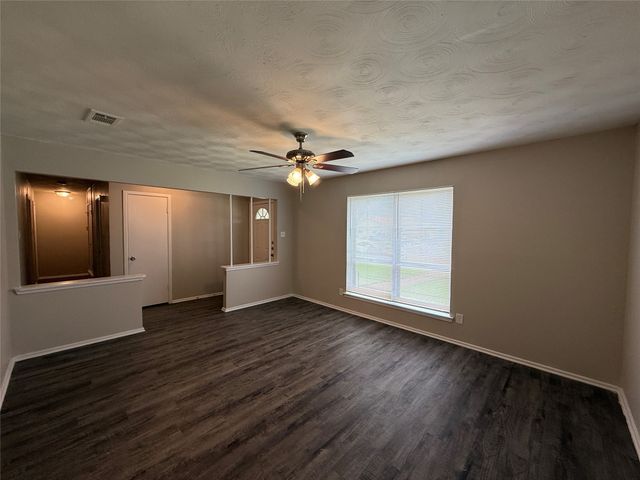 10025 Neosho Drive, Dallas, TX 75217