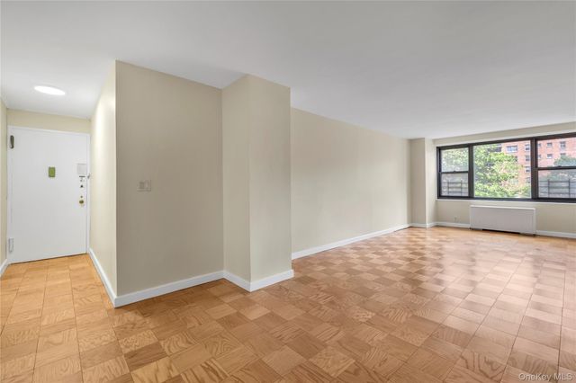 70-25 Yellowstone Boulevard 2 N, Forest Hills, NY 11375