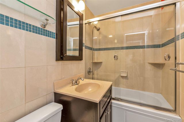 70-25 Yellowstone Boulevard 2 N, Forest Hills, NY 11375