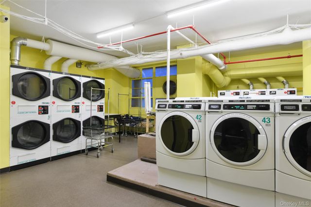 70-25 Yellowstone Boulevard 2 N, Forest Hills, NY 11375