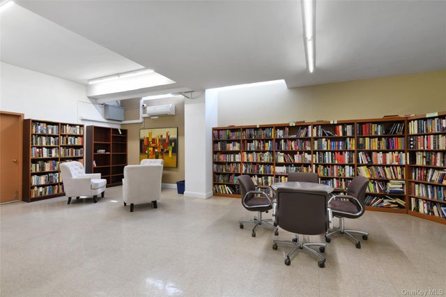 70-25 Yellowstone Boulevard 2 N, Forest Hills, NY 11375
