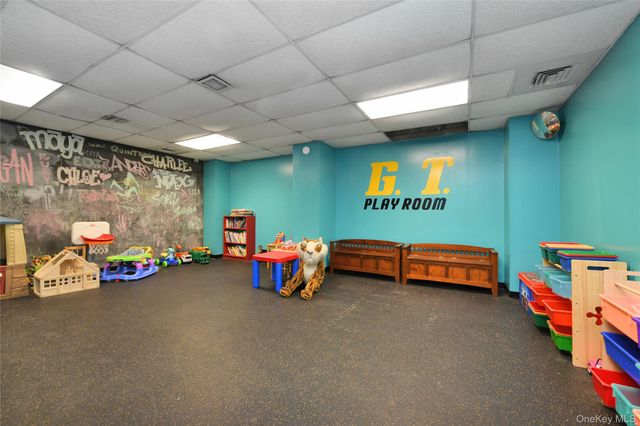 70-25 Yellowstone Boulevard 2 N, Forest Hills, NY 11375