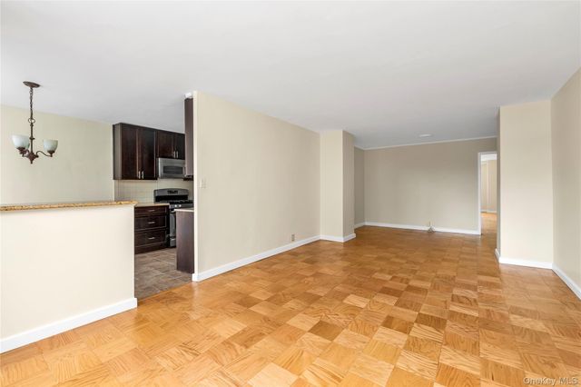 70-25 Yellowstone Boulevard 2 N, Forest Hills, NY 11375