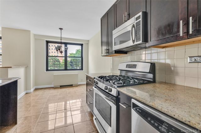70-25 Yellowstone Boulevard 2 N, Forest Hills, NY 11375