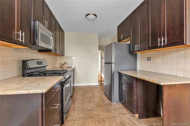 70-25 Yellowstone Boulevard 2 N, Forest Hills, NY 11375