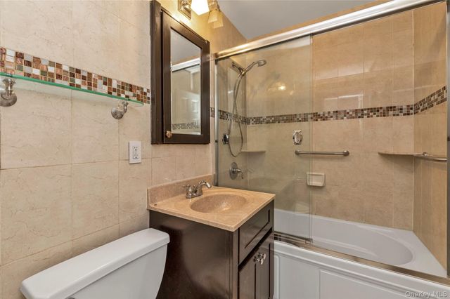 70-25 Yellowstone Boulevard 2 N, Forest Hills, NY 11375