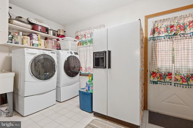 24 SYDNEY CIR, Harpers Ferry, WV 25425