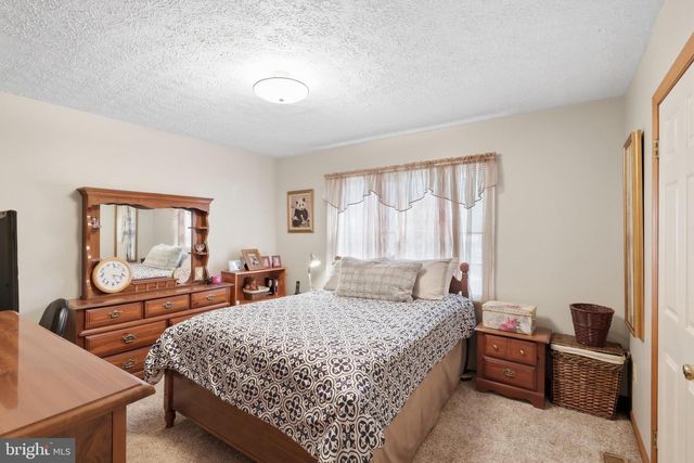 24 SYDNEY CIR, Harpers Ferry, WV 25425