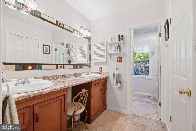 24 SYDNEY CIR, Harpers Ferry, WV 25425