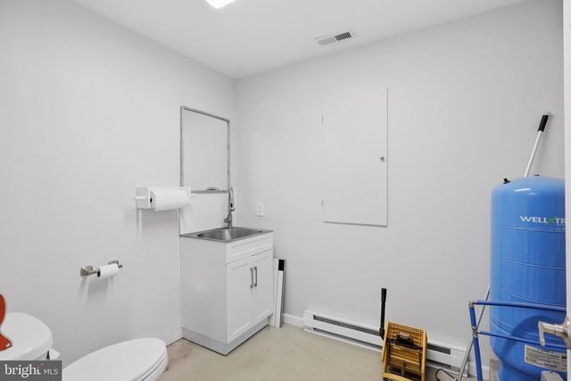 24 SYDNEY CIR, Harpers Ferry, WV 25425
