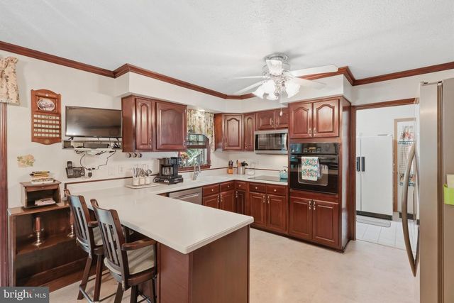 24 SYDNEY CIR, Harpers Ferry, WV 25425
