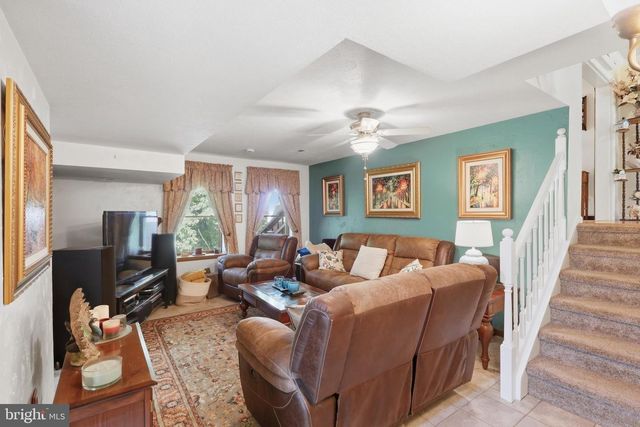 24 SYDNEY CIR, Harpers Ferry, WV 25425