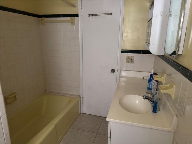 5691 SW 1st Street, Plantation, FL 33317