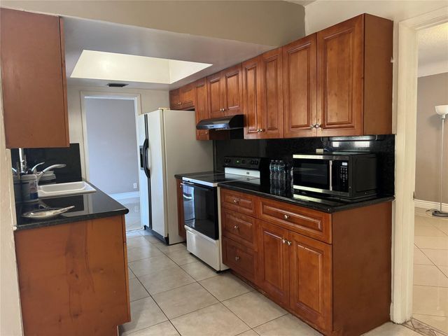 5691 SW 1st Street, Plantation, FL 33317