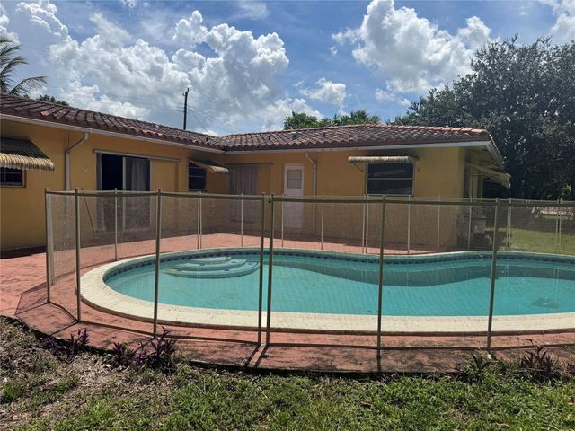 5691 SW 1st Street, Plantation, FL 33317