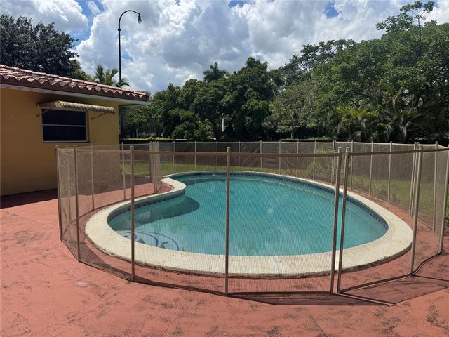 5691 SW 1st Street, Plantation, FL 33317