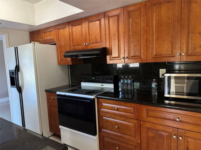5691 SW 1st Street, Plantation, FL 33317