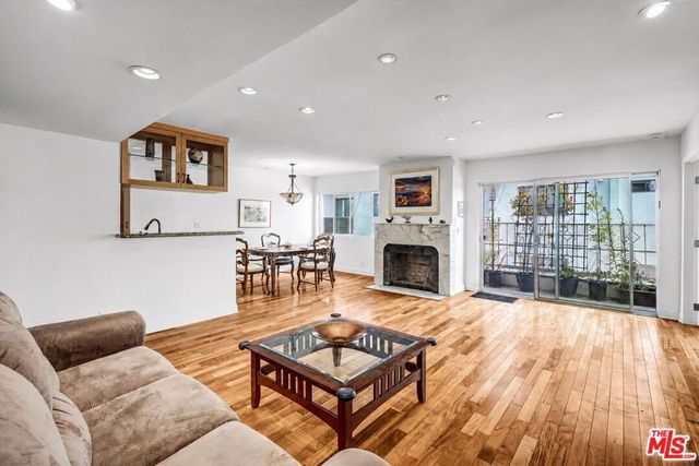 910 S Holt Avenue 305, Los Angeles, CA 90035