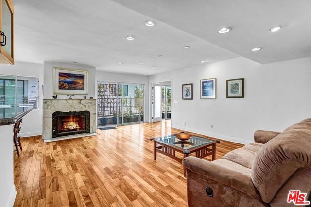910 S Holt Avenue 305, Los Angeles, CA 90035
