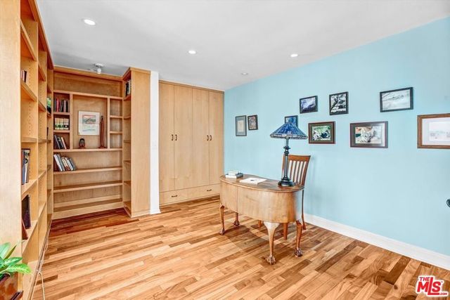 910 S Holt Avenue 305, Los Angeles, CA 90035