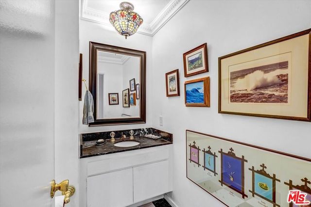 910 S Holt Avenue 305, Los Angeles, CA 90035