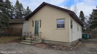2517 Massena Street, Commerce Charter Township, MI 48382