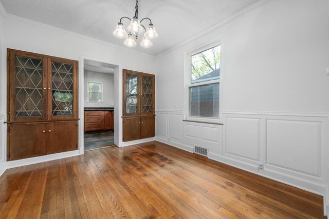 886 S Roosevelt Avenue, Columbus, OH 43209