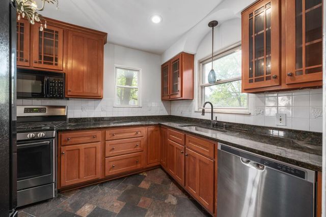 886 S Roosevelt Avenue, Columbus, OH 43209