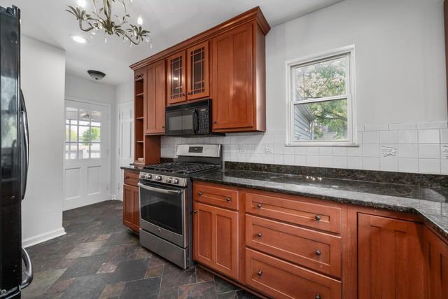 886 S Roosevelt Avenue, Columbus, OH 43209