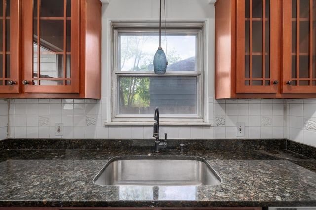 886 S Roosevelt Avenue, Columbus, OH 43209