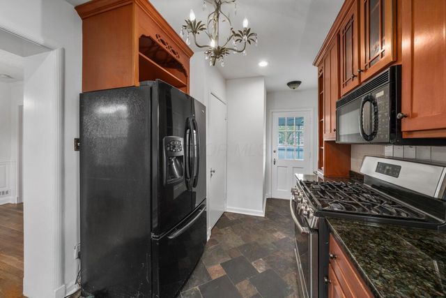 886 S Roosevelt Avenue, Columbus, OH 43209