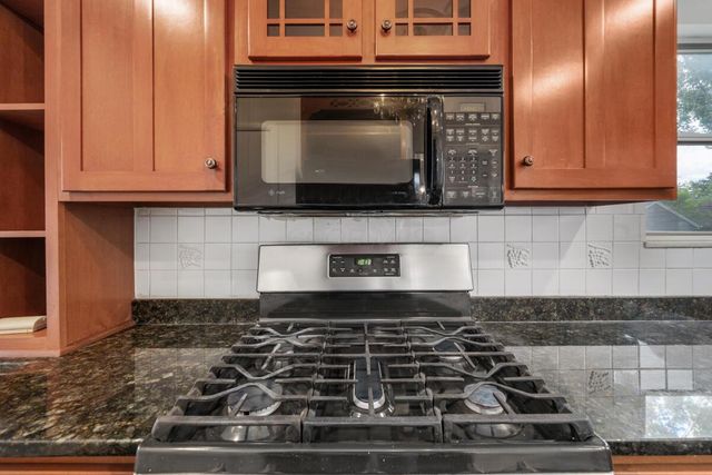 886 S Roosevelt Avenue, Columbus, OH 43209