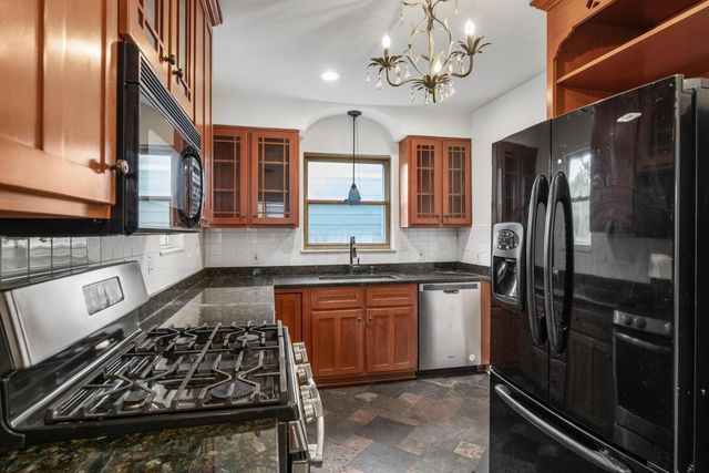 886 S Roosevelt Avenue, Columbus, OH 43209