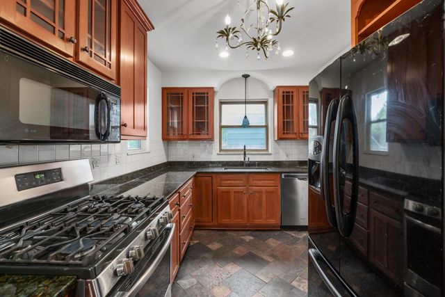 886 S Roosevelt Avenue, Columbus, OH 43209