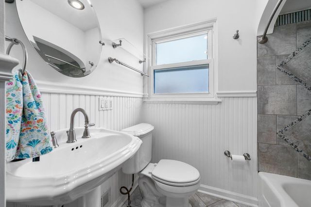 886 S Roosevelt Avenue, Columbus, OH 43209