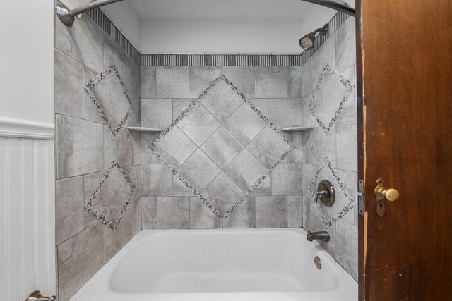 886 S Roosevelt Avenue, Columbus, OH 43209