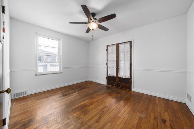 886 S Roosevelt Avenue, Columbus, OH 43209