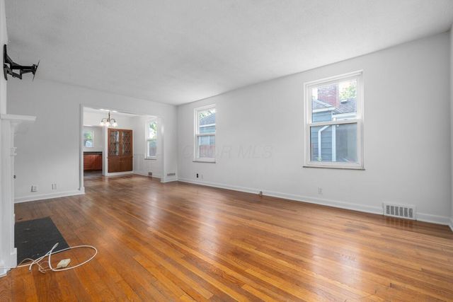 886 S Roosevelt Avenue, Columbus, OH 43209