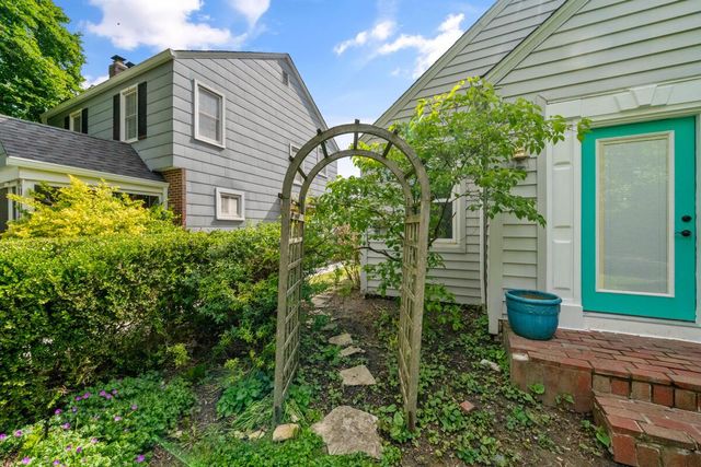 886 S Roosevelt Avenue, Columbus, OH 43209