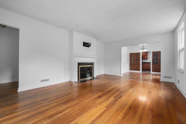 886 S Roosevelt Avenue, Columbus, OH 43209