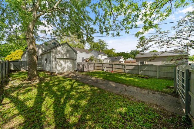 886 S Roosevelt Avenue, Columbus, OH 43209