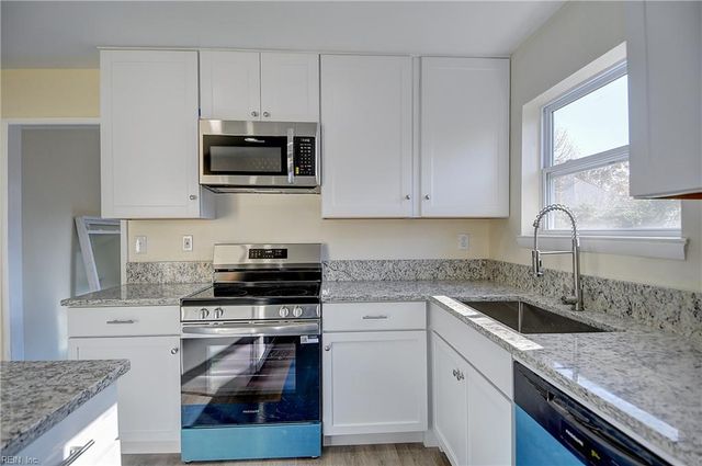 3821 Amberley Forest PL, Virginia Beach, VA 23453