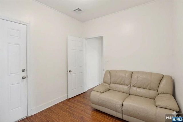 160 Fulton Avenue, Jersey City, NJ 07305