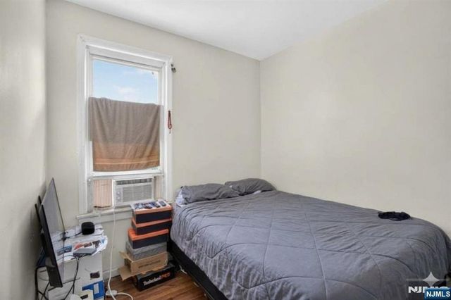 160 Fulton Avenue, Jersey City, NJ 07305