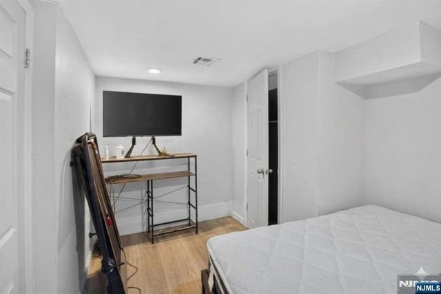160 Fulton Avenue, Jersey City, NJ 07305