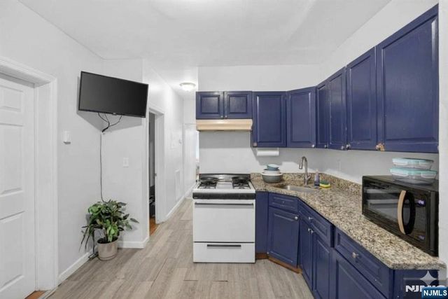 160 Fulton Avenue, Jersey City, NJ 07305