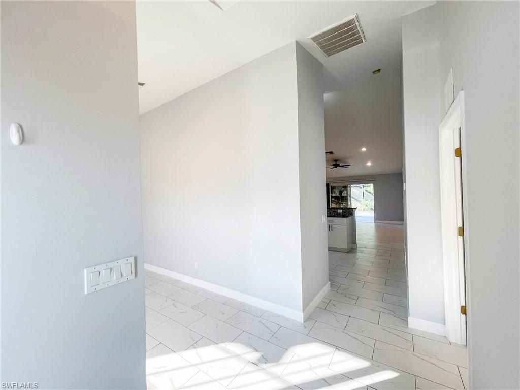 Image 6 of property listing at Address unavailable.